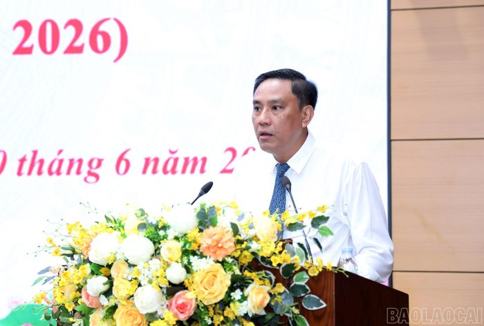 Đồng chí Hoàng Giang - Phó Bí thư Thường trực Tỉnh ủy, Chủ tịch HĐND tỉnh phát biểu khai mạc kỳ họp.