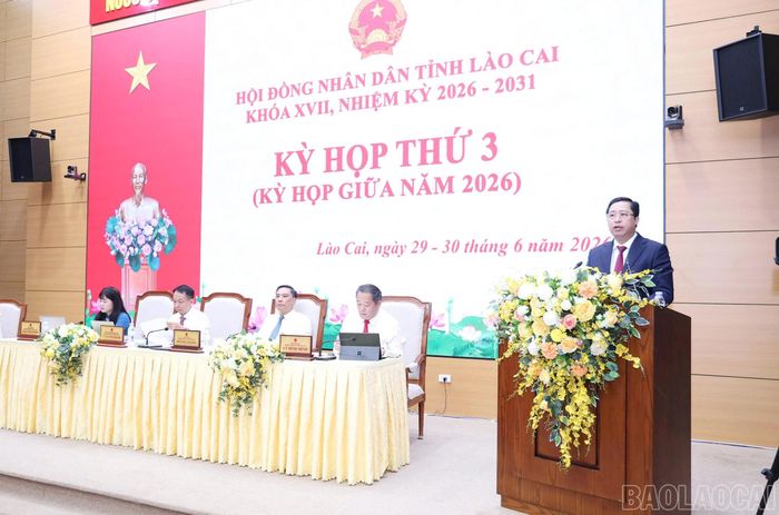 Đồng chí Bí thư Tỉnh ủy nhấn mạnh nhiệm vụ trọng tâm 6 tháng cuối năm là “Tập trung cao nhất cho hoàn thành mục tiêu tăng trưởng 2 con số”.