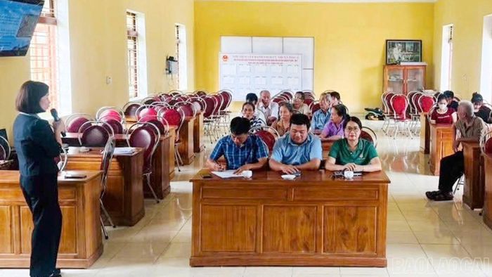 Hội Nông dân xã Mậu A tổ chức tập huấn, chuyển giao kỹ thuật phòng trừ sâu bệnh trên cây trồng cho hội viên nông dân.