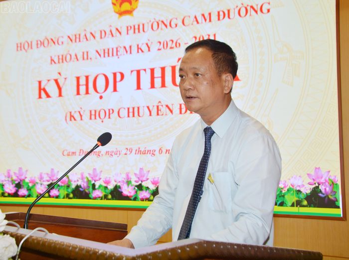 Đồng chí Vũ Hùng Dũng, Bí thư Đảng ủy, Chủ tịch HĐND phường Cam Đường phát biểu bế mạc kỳ họp.