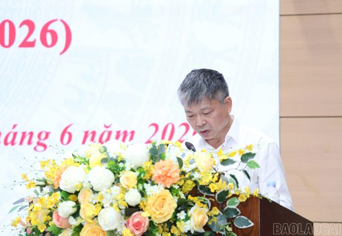 Phó Giám đốc Sở Công Thương phát biểu giải trình tại kỳ họp.