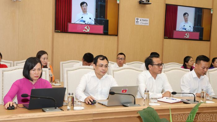 Các đại biểu dự hội nghị.