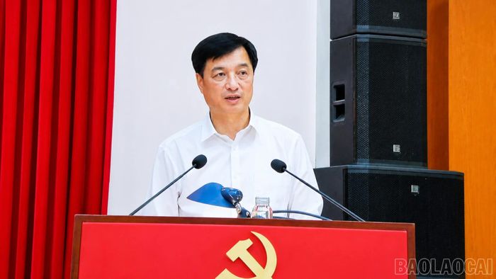 Đồng chí Nguyễn Duy Ngọc phát biểu kết luận hội nghị.