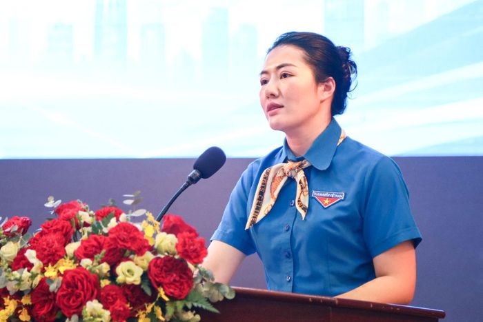 Bí thư Đoàn Thanh niên UBND tỉnh Lâm Đồng Nguyễn Ý Nhi phát biểu khai mạc hội nghị tập huấn