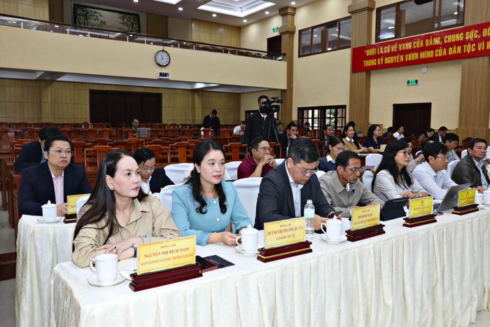 Lãnh đạo sở, ngành, địa phương tham dự hội nghị
