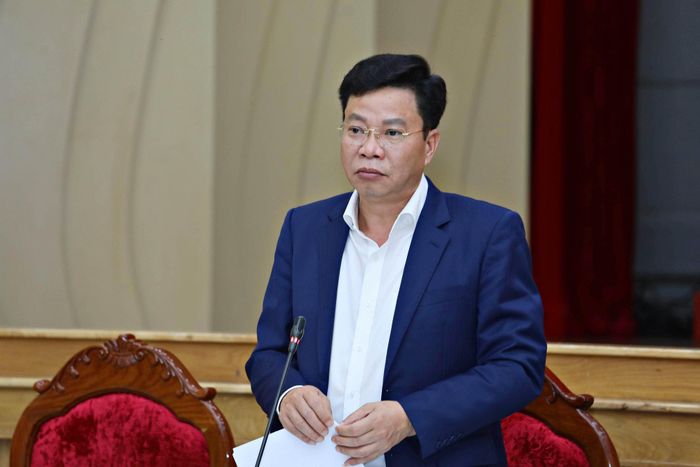 Phó Bí thư Tỉnh ủy, Chủ tịch HĐND tỉnh Lưu Văn Trung điều hành phần thảo luận hội nghị