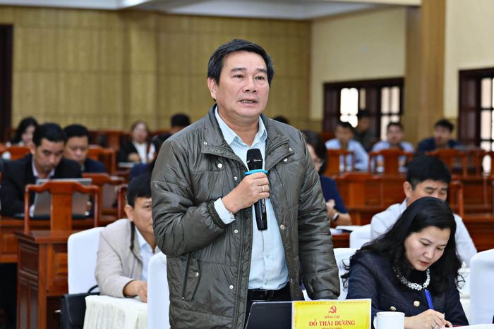 Bí thư Đảng ủy đặc khu Phú Quý Đỗ Thái Dương phát biểu thảo luận tại hội nghị