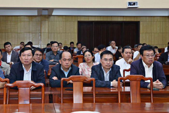 Lãnh đạo các sở, ngành, địa phương tham dự hội nghị