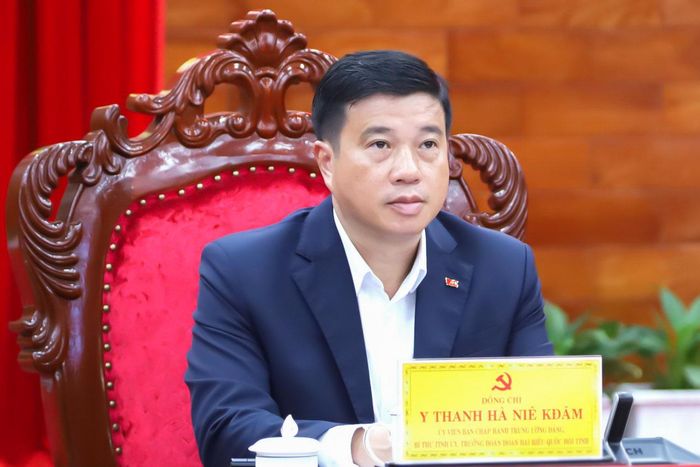 Ủy viên Ban Chấp hành Trung ương Đảng, Bí thư Tỉnh ủy, Trưởng Đoàn ĐBQH tỉnh Y Thanh Hà Niê Kđăm chủ trì hội nghị tại điểm cầu tỉnh Lâm Đồng