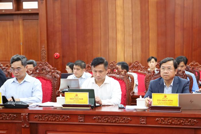 Đồng chí Tôn Thiện Đồng, Ủy viên Ban Thường vụ Tỉnh ủy, Trưởng Ban Tổ chức Tỉnh ủy Lâm Đồng cùng các đại biểu tham dự