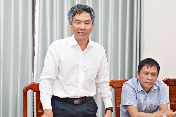 Phó Giám đốc Báo và PTTH Lâm Đồng Vũ Ngọc Tú trao đổi các nội dung 2 cơ quan hợp tác, hỗ trợ thời gian qua