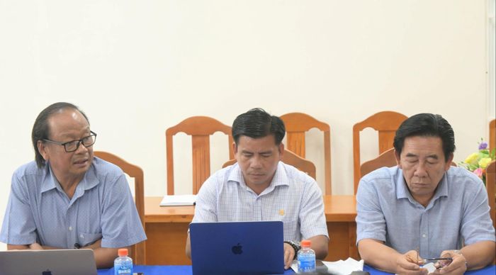 Các đại biểu tham dự cuộc họp