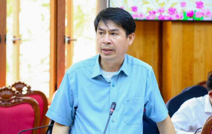 Phó Giám đốc Sở Tài chính Lê Bình Minh báo cáo kết quả tháo gỡ khó khăn, vướng mắc các dự án ngoài ngân sách