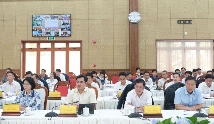 Đại diện lãnh đạo các sở, ngành dự hội nghị
