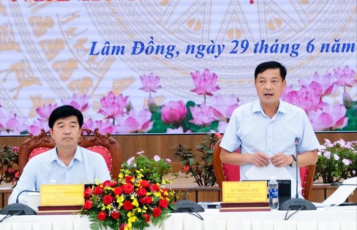 Đồng chí Lê Trọng Yên, Ủy viên Ban Thường vụ Tỉnh ủy, Phó Chủ tịch Thường trực UBND tỉnh Lâm Đồng chủ trì cuộc họp