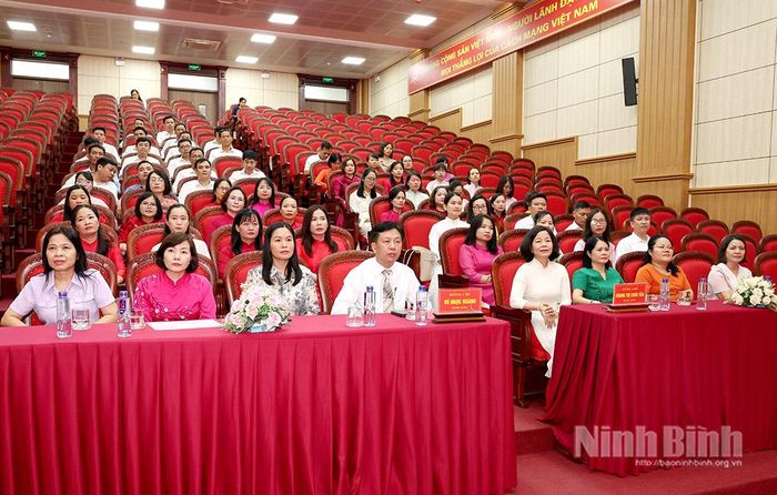 Các đại biểu dự Lễ bế giảng.