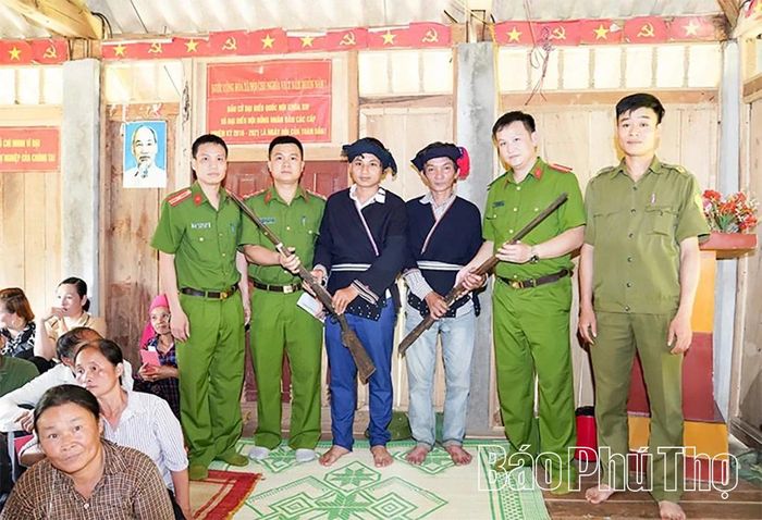 Bám sát địa bàn, lực lượng Công an và lực lượng tham gia bảo vệ ANTT ở cơ sở xã Quy Đức đã vận động thành công nhiều trường hợp giao nộp vũ khí, vật liệu nổ.