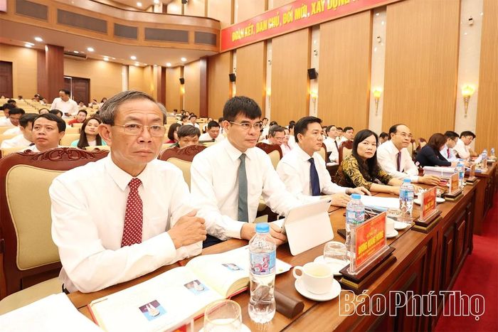 Các đại biểu dự kỳ họp.