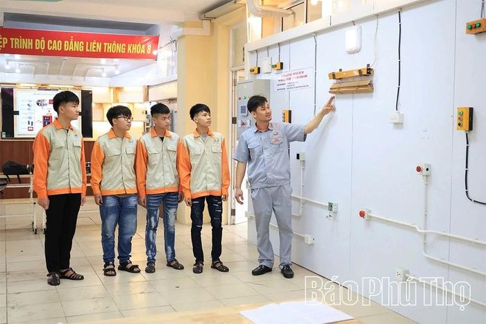 Trường Cao đẳng Nghề Việt Xô số 1 (phường Xuân Hòa) thường xuyên đổi mới, nâng cao chất lượng đào tạo.