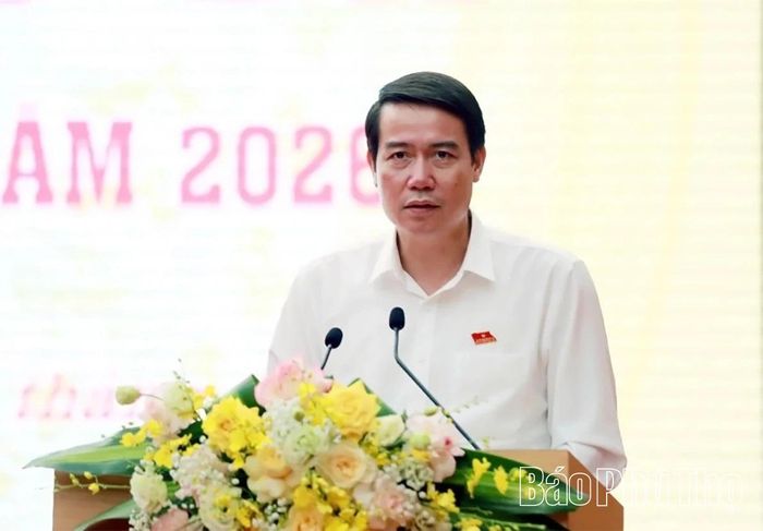 Trưởng Ban Kinh tế - Ngân sách Nguyễn Thái Thịnh trình bày Báo cáo kết quả thẩm tra các báo cáo, dự thảo nghị quyết trình tại Kỳ họp.