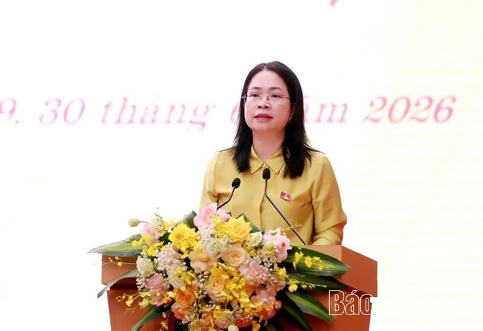 Trưởng Ban Văn hóa - Xã hội Nguyễn Thanh Tâm trình bày Báo cáo kết quả thẩm tra các báo cáo, dự thảo nghị quyết trình tại Kỳ họp.