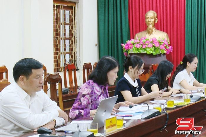 Các đại biểu Đảng ủy xã Mai Sơn dự cuộc làm việc.
