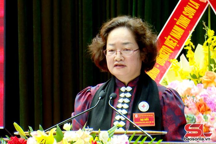Đồng chí Chủ tịch Hội Chữ thập đỏ tỉnh Sơn La khóa VIII phát biểu khai mạc đại hội.