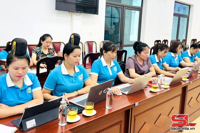 Các đại biểu dự hội nghị.