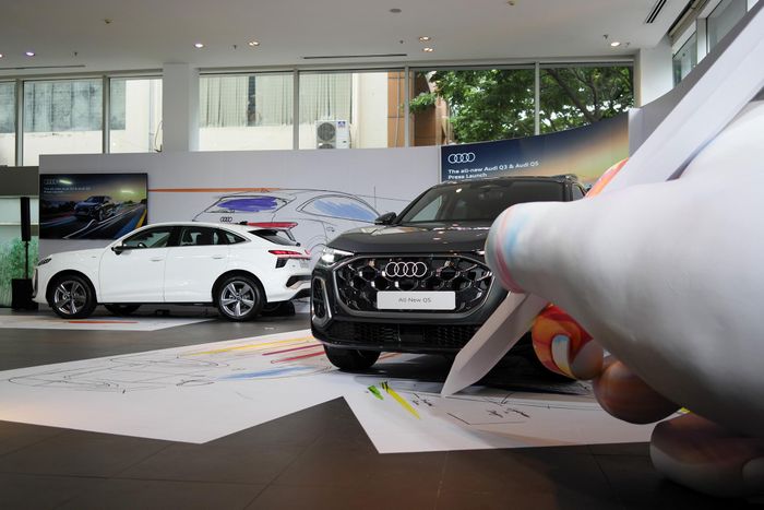 Hai mẫu SUV mới của Audi trong dịp ra mắt thị trường Hà Nội. Ảnh: Hoàng Linh