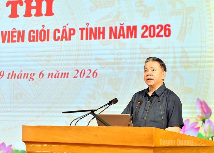 Đồng chí Trần Mạnh Lợi, Trưởng Ban Tuyên giáo và Dân vận Tỉnh ủy phát biểu chỉ đạo hội thi.