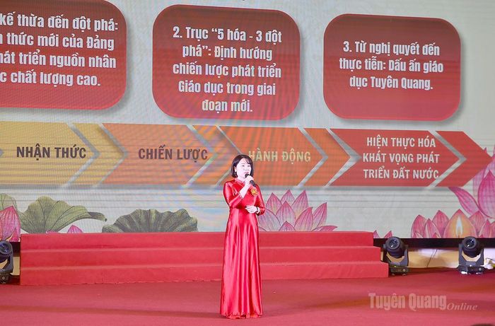 Thí sinh số báo danh 01 thực hiện phần thi thuyết trình.