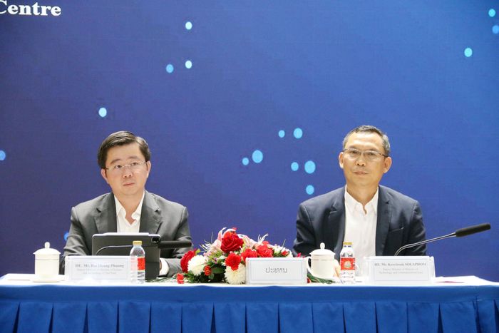 Thứ trưởng Bộ Khoa học và Công nghệ Bùi Hoàng Phương và Thứ trưởng Bộ Công nghệ và Truyền thông Lào Keovisouk Solaphom chủ trì hội thảo. Ảnh: T.A
