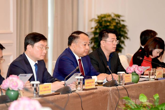 Đồng chí Phan Huy Ngọc, Phó bí thư Tỉnh ủy, Chủ tịch UBND tỉnh phát biểu chào mừng đoàn doanh nghiệp Ả Rập và Công ty cổ phần Tập đoàn MH Group tham dự buổi gặp mặt trao đổi cơ hội hợp tác trên địa bàn tỉnh.