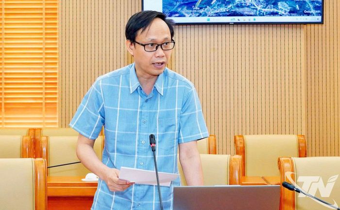 Đại diện Sở Xây dựng báo cáo tại buổi làm việc.