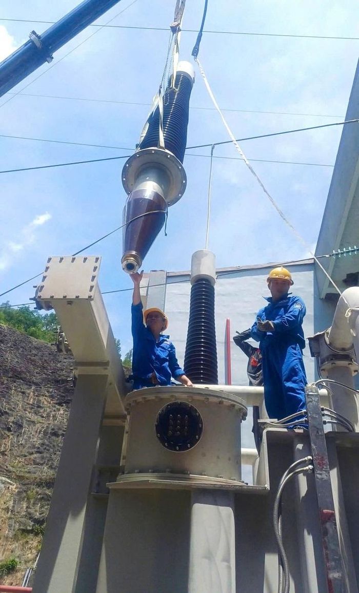 Tổng công ty Thiết bị điện Đông Anh (EEMC) phối hợp thực hiện sửa chữa lớn Máy biến áp chính T1 (15,75/220 kV)