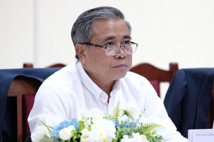TS. Anousak Phongsavath - Viện trưởng Viện Công nghiệp, Thương mại và Năng lượng Lào phát biểu tại buổi làm việc - Ảnh: Cổng thông tin điện tử Bộ Công Thương/Lê An