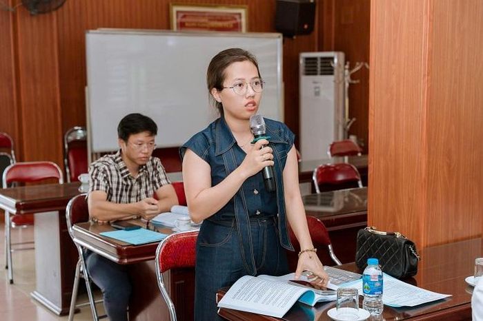 Các đại biểu bỏ phiếu biểu quyết thông qua các báo cáo, tờ trình tại Đại hội