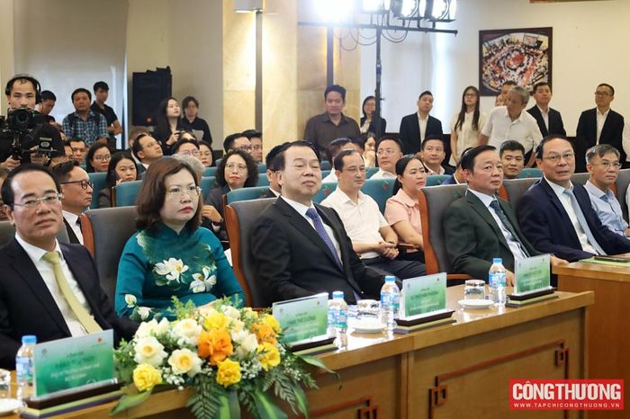 Các đại biểu tham dự Lễ khai trương sàn giao dịch các-bon trong nước