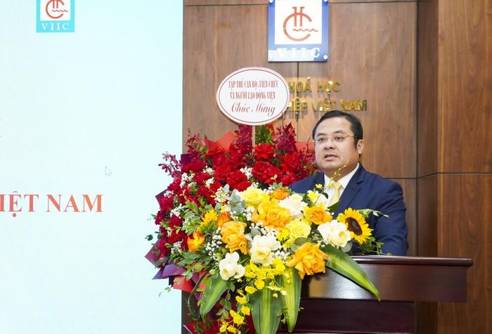 Đồng chí Phùng Quang Hiệp - Bí thư Đảng ủy, Chủ tịch Hội đồng thành viên Tập đoàn Hóa chất Việt Nam phát biểu giao nhiệm vụ