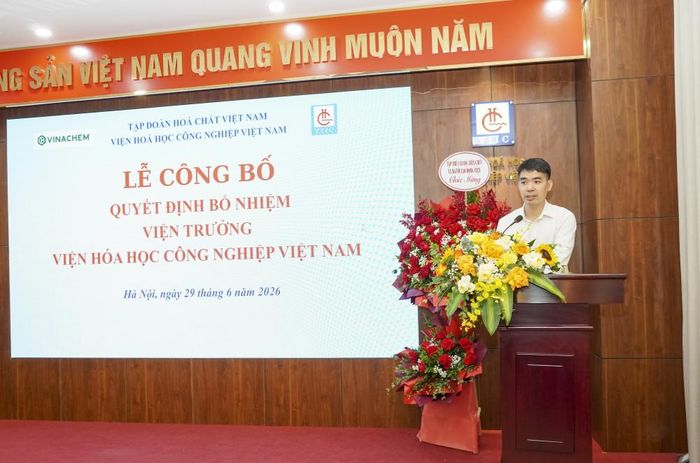 Đồng chí Phạm Quốc Đại - Trưởng Ban Tổ chức Nhân sự Tập đoàn công bố Quyết định bổ nhiệm Viện trưởng Viện Hóa học Công nghiệp Việt Nam 