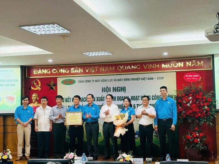 Công đoàn VEAM đã đón nhận Bằng khen của Ban Chấp hành Tổng Liên đoàn Lao động Việt Nam 