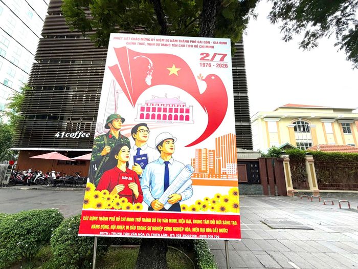 Không chỉ làm đẹp không gian thành phố, hệ thống tuyên truyền trực quan còn góp phần lan tỏa niềm tự hào về truyền thống cách mạng, khơi dậy tinh thần đoàn kết và khát vọng phát triển của thành phố mang tên Bác.