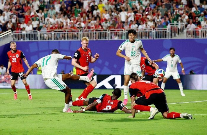 Trận đấu giữa Áo và Algeria khép lại với tỷ số hòa 3-3. 