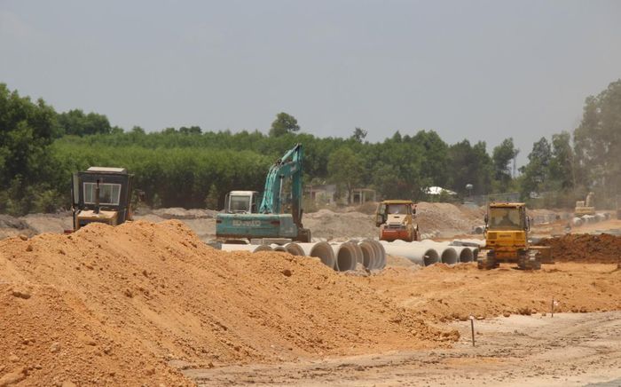 Nhiều dự án đang được đẩy nhanh thi công để tăng giải ngân vốn đầu tư công.