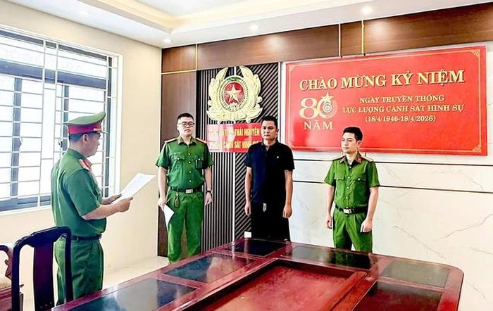 Ngày 29/4, Công an tỉnh Thái Nguyên khởi tố Hoàng Trọng Tuân (SN 1994, trú xã Đồng Hỷ) do dùng điện thoại khi lái xe, tông tử vong một công nhân môi trường.