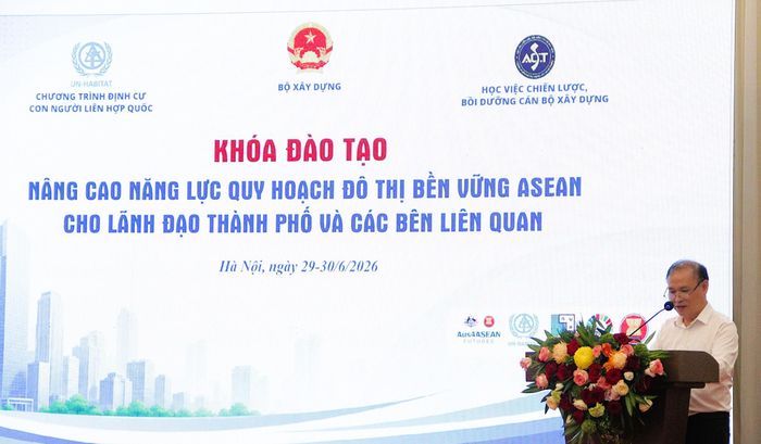 Ông Phạm Văn Bộ, Phó giám đốc Học viện Chiến lược, bồi dưỡng cán bộ xây dựng chia sẻ về phát triển nguồn nhân lực.