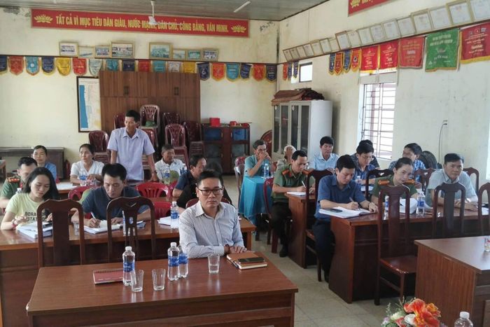 Phường Đồng Hới tổ chức cuộc họp để tuyên truyền, vận động người dân để đảm bảo tiến độ cho dự án trọng điểm. 