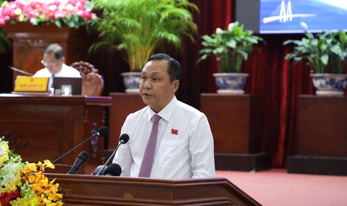 Phó Chủ tịch Thường trực UBND TP. Cần Thơ Lê Công Lý báo cáo tình hình phát triển KT- XH 6 tháng đầu năm 2026