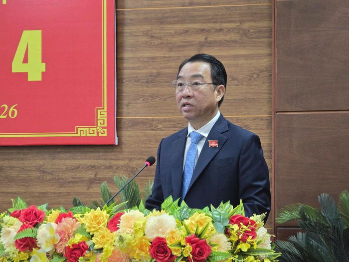 Chủ tịch UBND tỉnh Cà Mau Lữ Quang Ngời trình bày báo cáo