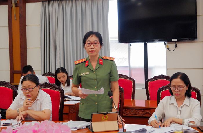 Đại diện Công an thành phố kiến nghị điều chỉnh phạm vi áp dụng quy định về mức xử phạt nhằm bảo đảm tính thống nhất với dự thảo Luật Đô thị đặc biệt